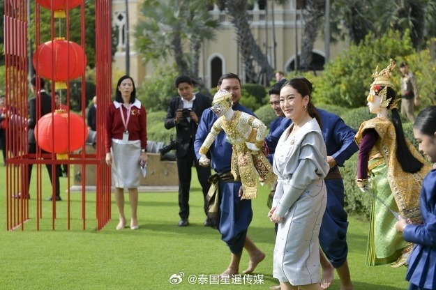 表现并非偶